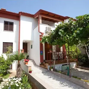 Apartment Pero, Pula